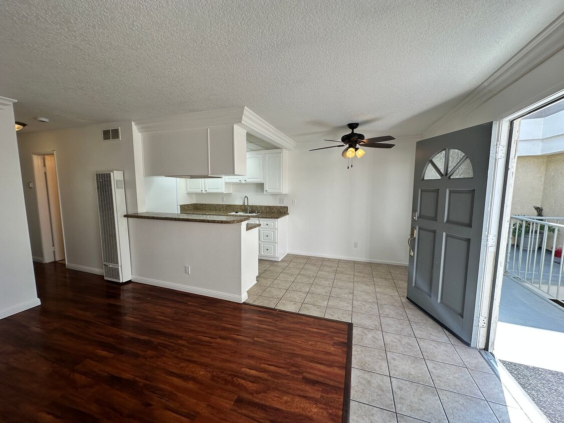 Foto principal - Nice 2 Bed 2 Bath Condo for lease with Par...