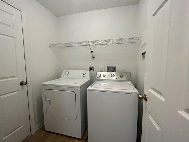 Foto del edificio - 15630 Sarcee Ct