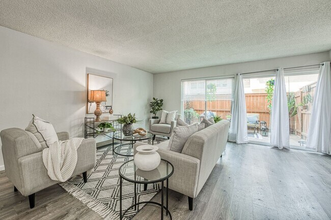 Foto del edificio - Townhouse in Northeast Fresno