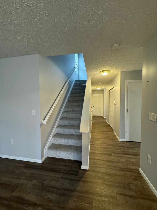 Building Photo - Beautiful 3 Bedrooms Home inside Willows a...