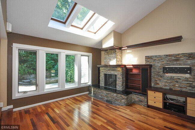 Foto del edificio - 3335 Ivy Ln