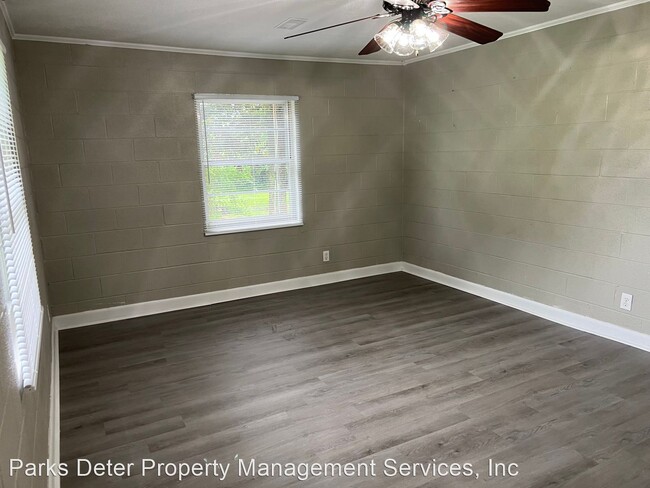 Foto del edificio - 3 br, 1.5 bath House - 743 Indian Hill Road