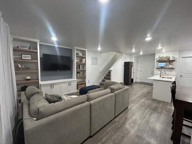 Building Photo - 3908 Orinda Dr