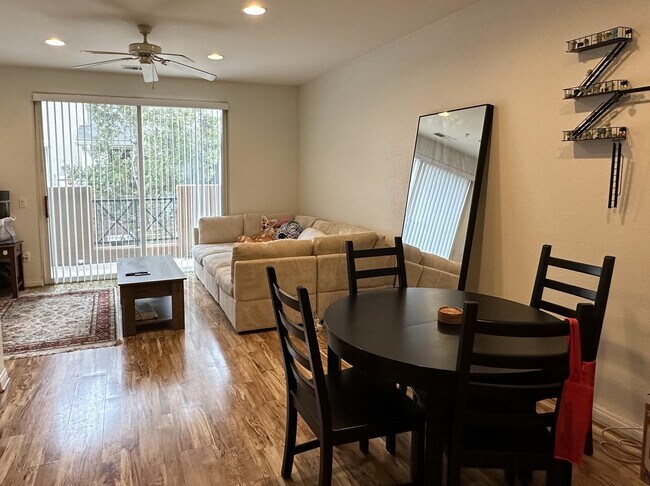 Foto del edificio - 8753 Plaza Park Ln