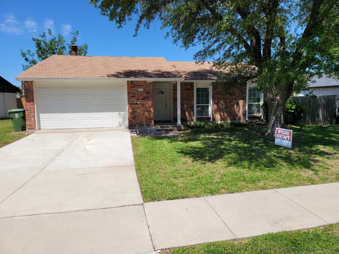 Primary Photo - 5225 Nash Dr