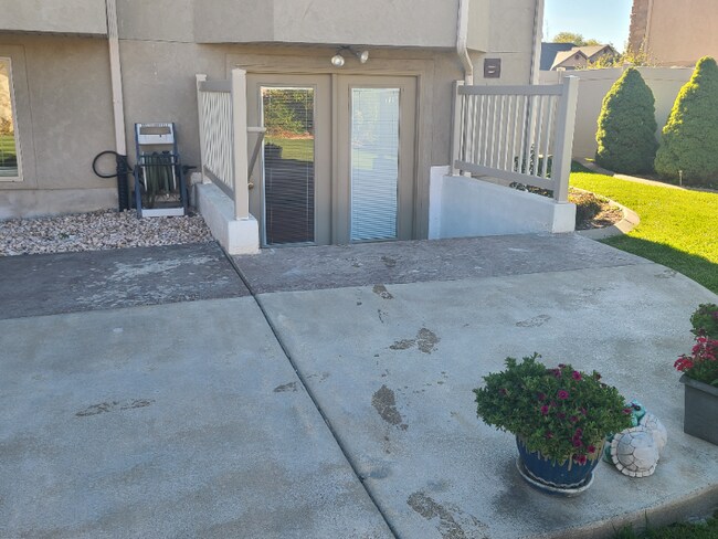 Building Photo - 3049 N 1050 W
