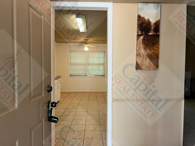 Foto del edificio - 1715 E Lindsey St