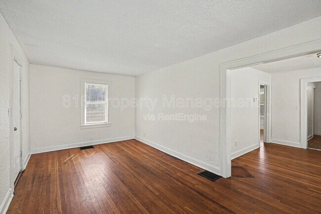 Foto del edificio - 3315 E 52nd St