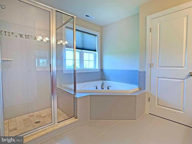 Foto del edificio - 5 Emerson Ct