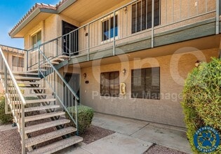 Building Photo - 533 W Guadalupe Rd