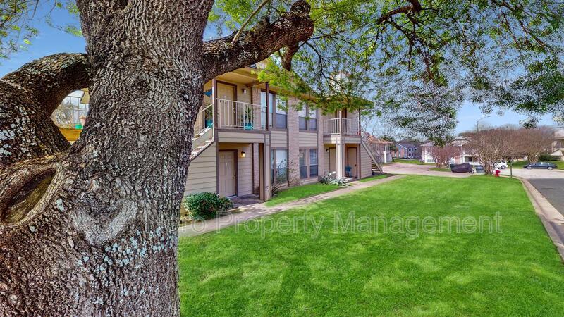 Building Photo - 1007 Spring Loop