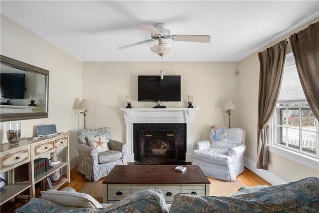 Building Photo - 84 3rd St