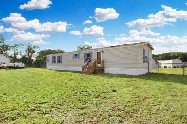 Foto del edificio - 2 BR, 2 BA Mobile Home w/ 2-Car Detached G...