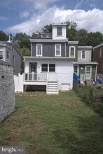 Building Photo - 409 Hermitage St