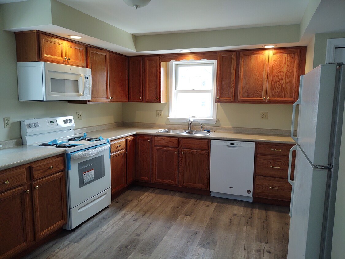 867 Hall St Unit 2nd Floor, Manchester, NH 03104 Apartments at 867