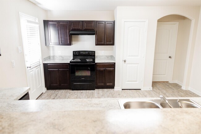 Foto del edificio - 13815 Winding Path Ln