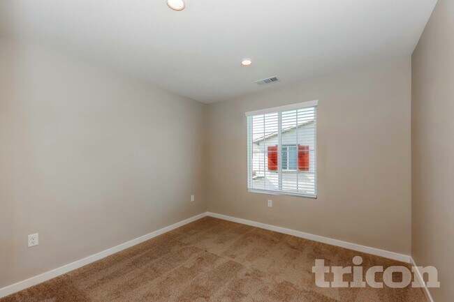 Interior Photo - Tricon Winchester