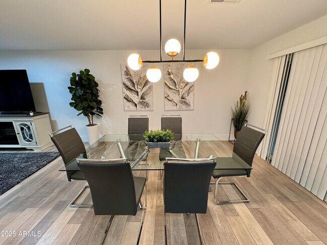 Foto del edificio - 8507 E Bonnie Rose Ave