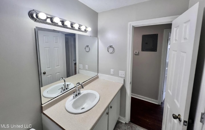 Building Photo - 1311 Fernwood Dr