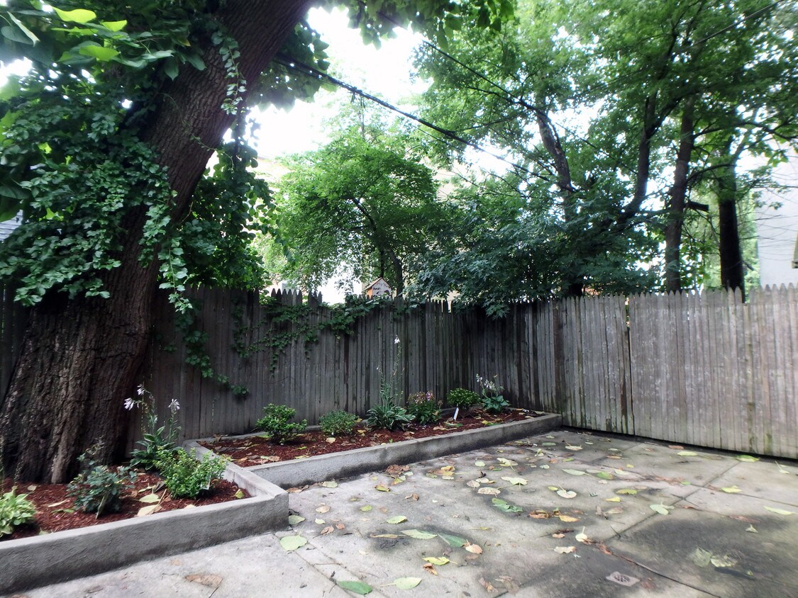 Primary Photo - 759 Putnam Ave
