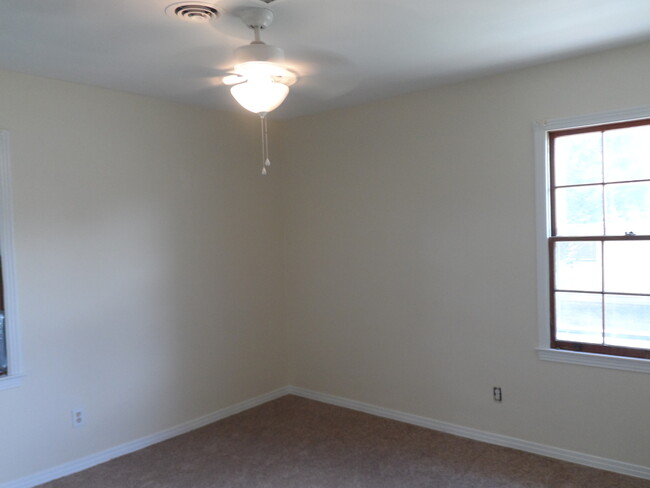 Foto del edificio - Newly Painted 3 Bedrooms Home in Fort Walt...