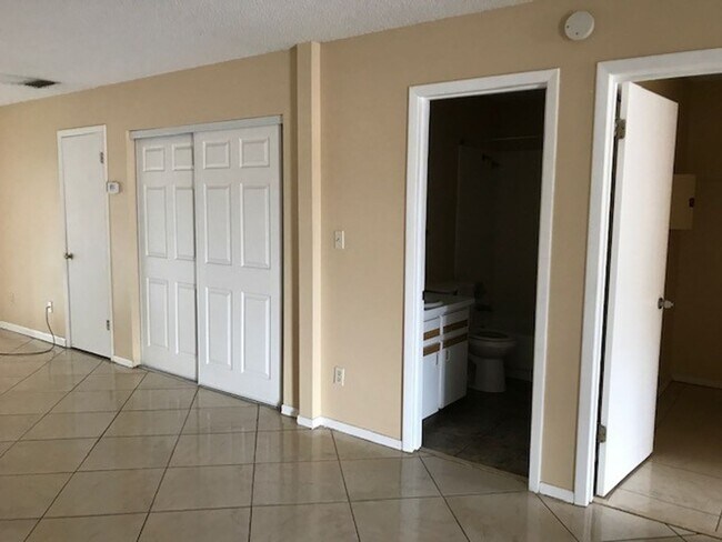 Foto del edificio - Waterfront Community  Downstairs Condo