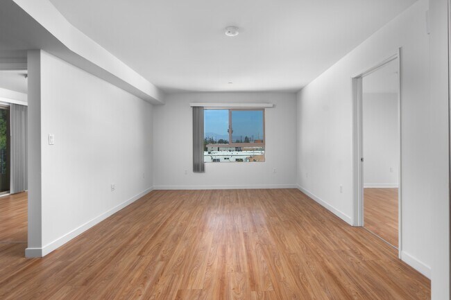 Foto del edificio - 13429 Vanowen St