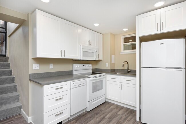 Kitchen - 915 Clarkson Street
