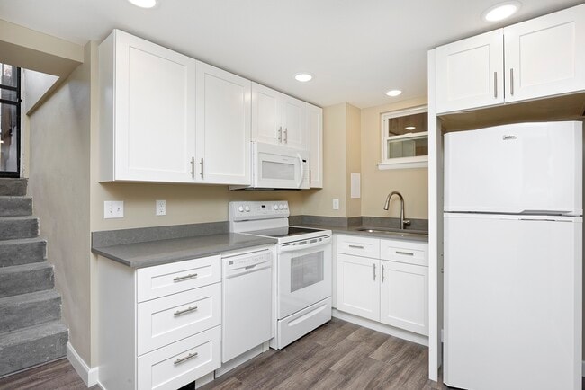 Kitchen - 915 Clarkson Street