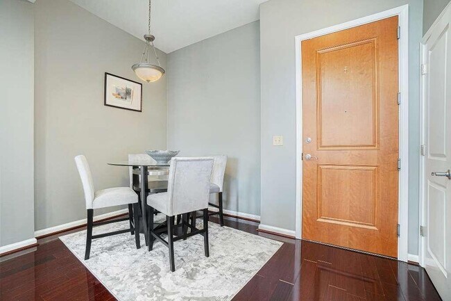 Foto del edificio - 3040 Peachtree Rd NW