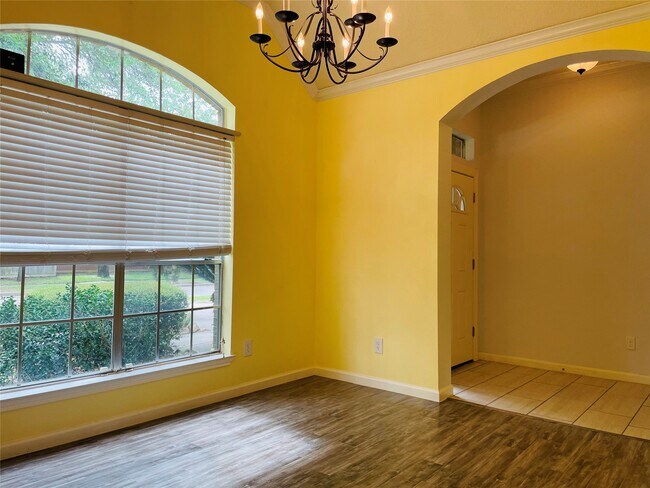 Building Photo - 20910 Medallion Pointe Dr
