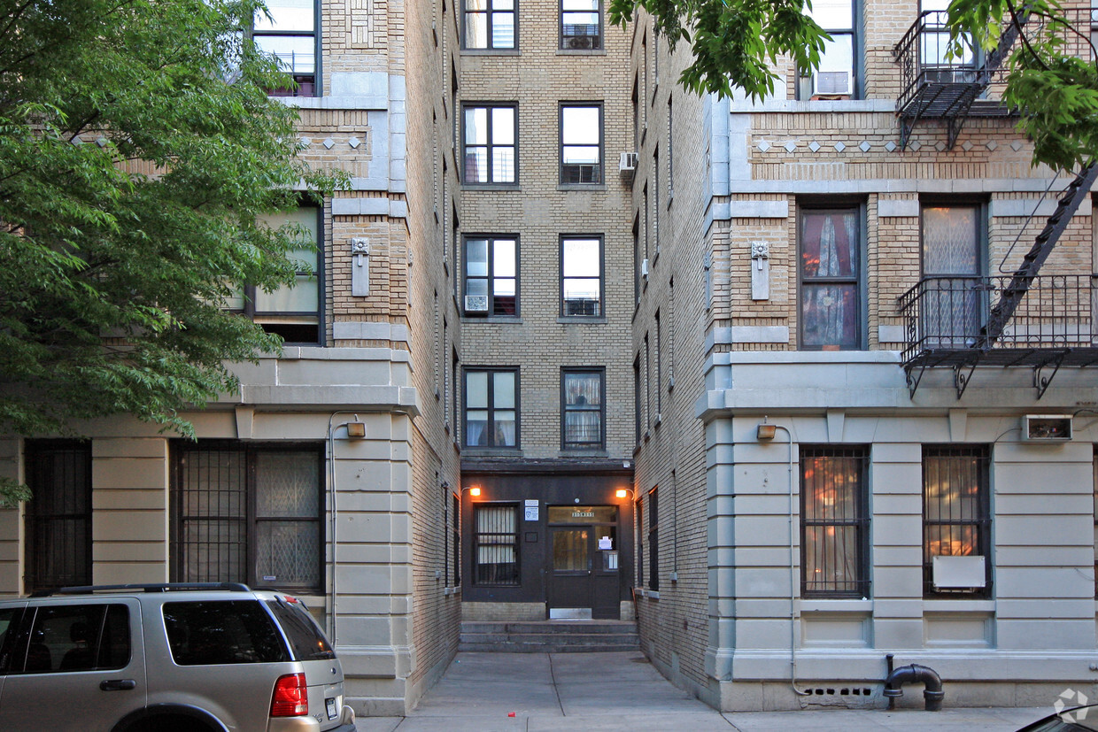 Building Photo - 315 W 115th St