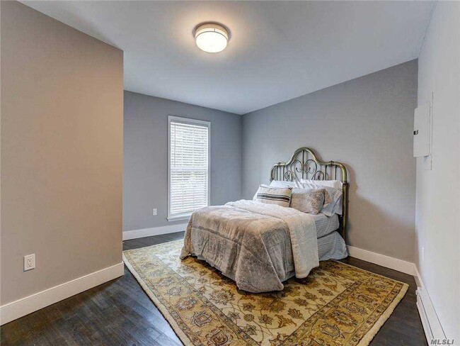 New Bedroom Unfurnished - 25 Wading River Rd