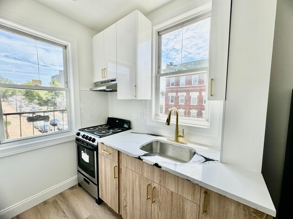 Foto principal - 770 West Side Ave