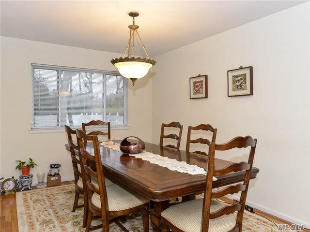 Foto del edificio - 1154 Glen Cove Ave