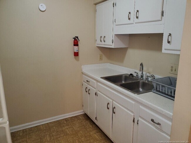 Foto del edificio - 3241 Willard Dr