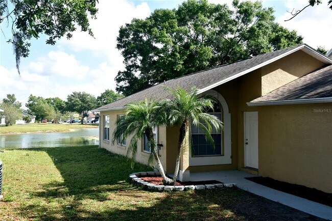 Foto del edificio - 271 Daniels Pointe Dr
