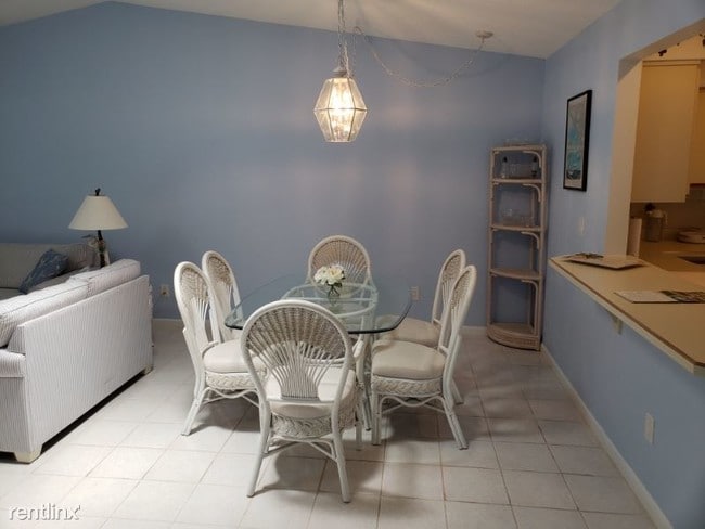 Building Photo - 3 br, 2 bath Condo - 14 Lake Forest Cir N