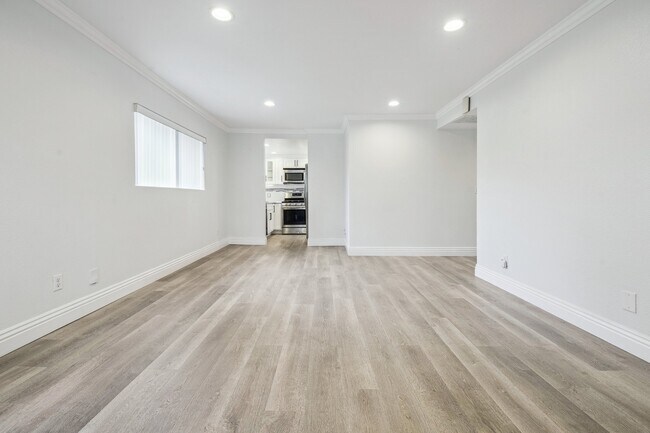 Foto del edificio - 1079 Laguna Ave