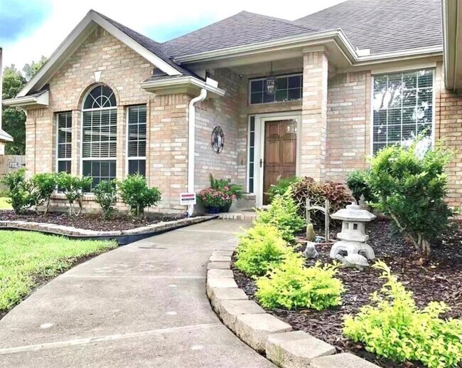 Foto del edificio - 23919 Elden Hills Ct