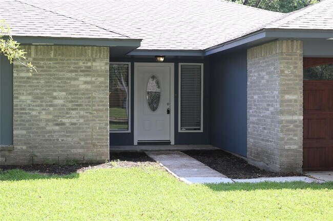 Building Photo - 17026 Stone Stile Dr