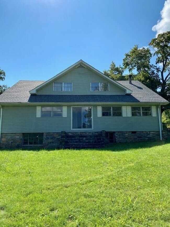 Building Photo - Large Candler Rental Home!