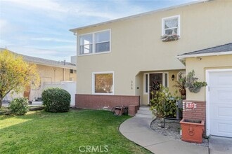 Building Photo - 336 W Lexington Dr