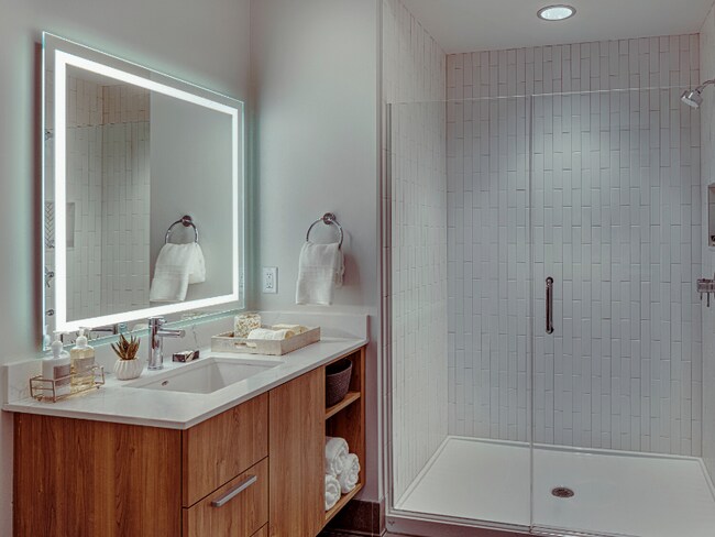 Foto del edificio - 1200 N State St