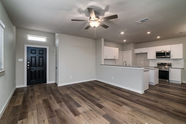 Building Photo - GORGEOUS 3 BEDROOM DUPLEX LOCATED IN MIDLOTHIAN ISD!