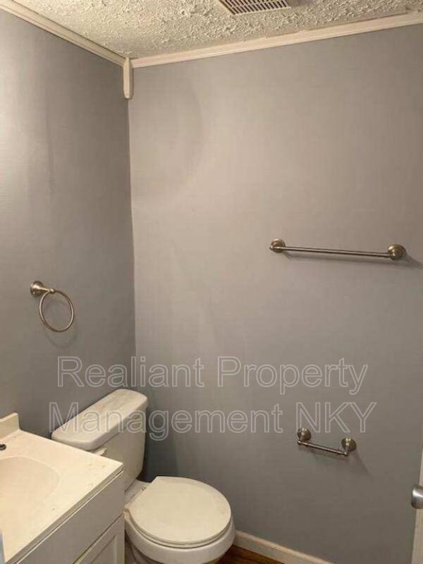 Building Photo - 105 Amhurst Dr