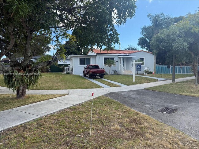 Foto del edificio - 501 SW 69th Ave