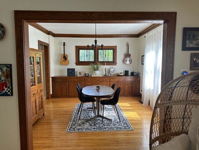 Building Photo - 4 Bed 2 bath Home Available Nov 1st, 2023 ...