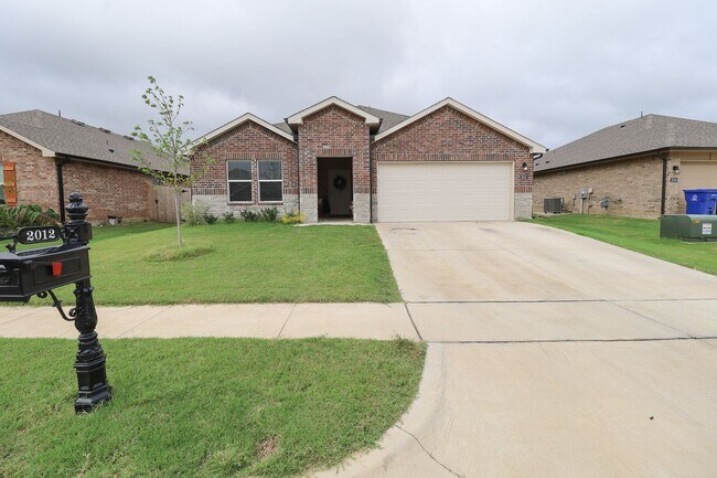 Building Photo - 4 BA Bedroom Home Available For Immediate ...