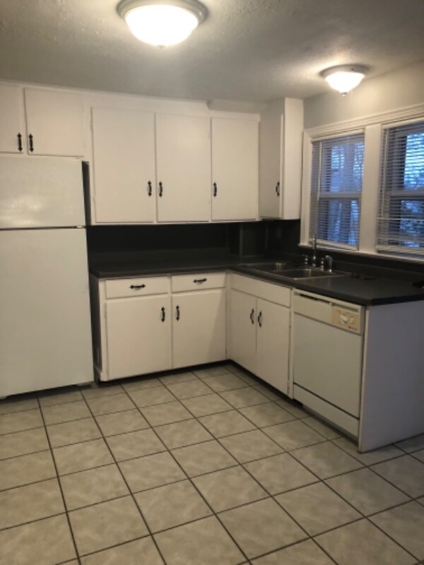 Foto del edificio - 322 Deerfield Rd